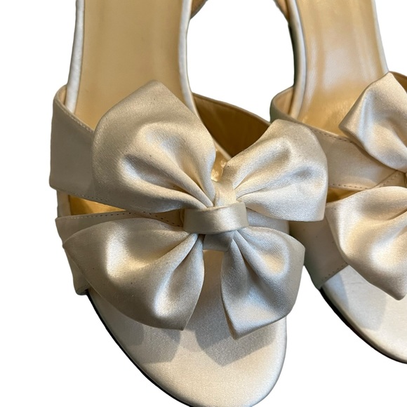 Kate Spade White Satin Slingback Pumps, Sz 9 - Picture 12 of 12